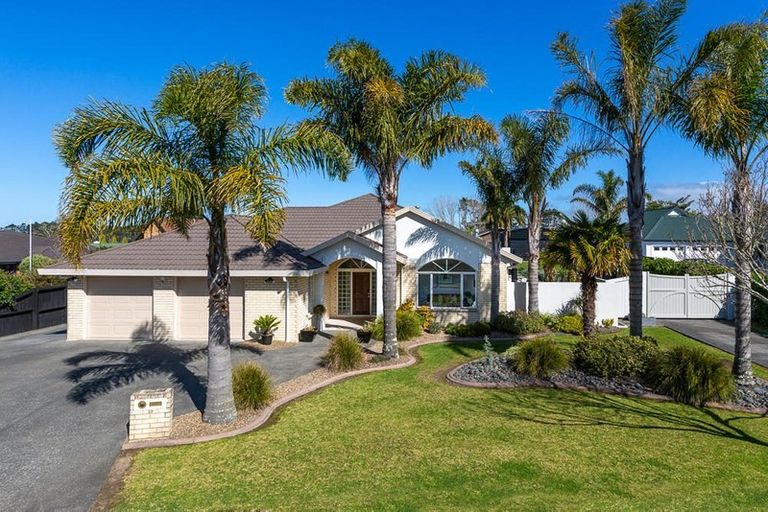 Photo of property in 32 Sunny Crescent, Huapai, Kumeu, 0810