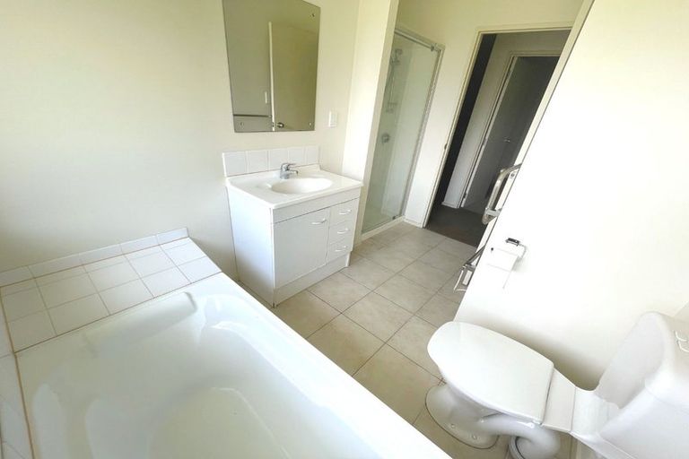 Photo of property in 28 Raphoe Road, Flat Bush, Auckland, 2019