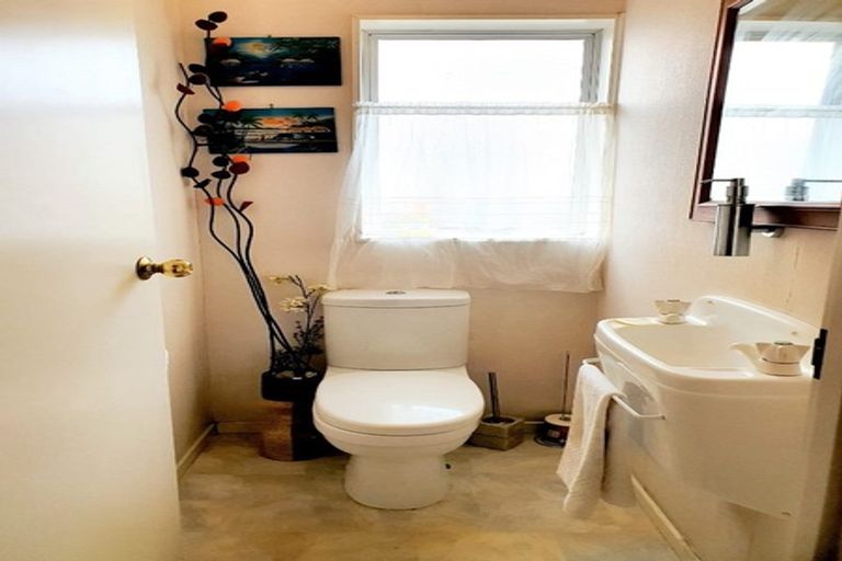 Photo of property in 3a Central Park Drive, Te Atatu South, Auckland, 0610