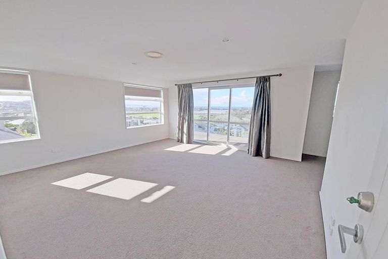 Photo of property in 12 Butler Stoney Crescent, Silverdale, 0932