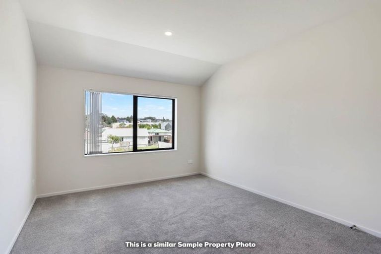 Photo of property in 2/60 Kelman Road, Kelston, Auckland, 0602
