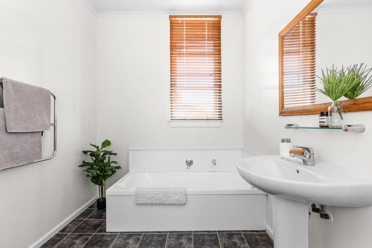 Photo of property in 107 Grays Road, Saint Leonards, Hastings, 4120