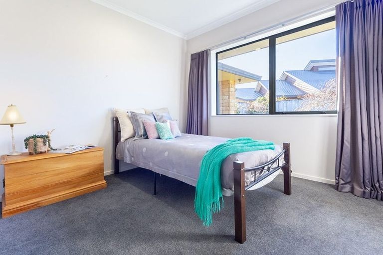 Photo of property in 33 Consort Close, Paraparaumu Beach, Paraparaumu, 5032