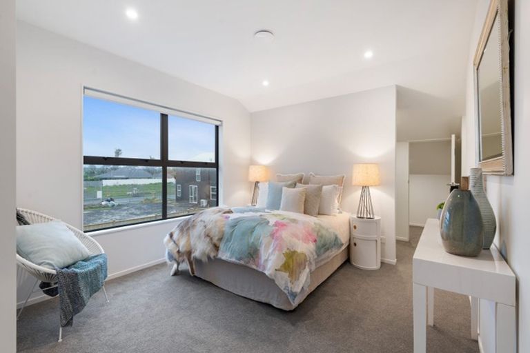 Photo of property in 42 Waituarua Drive, Takanini, 2112