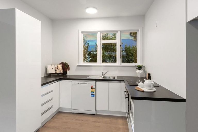 Photo of property in 211 Centaurus Road, Saint Martins, Christchurch, 8022