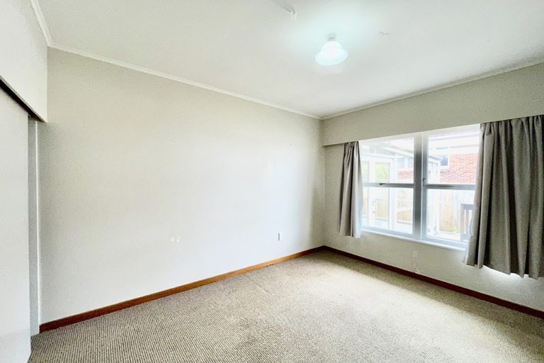 Photo of property in 304 Te Atatu Road, Te Atatu South, Auckland, 0610