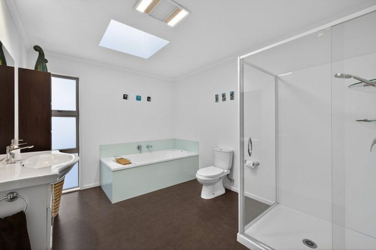Photo of property in 15 Lionel Place, Mapua, 7005