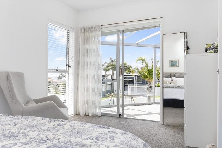 Photo of property in 3 Mirwill Road, Rothesay Bay, Auckland, 0630