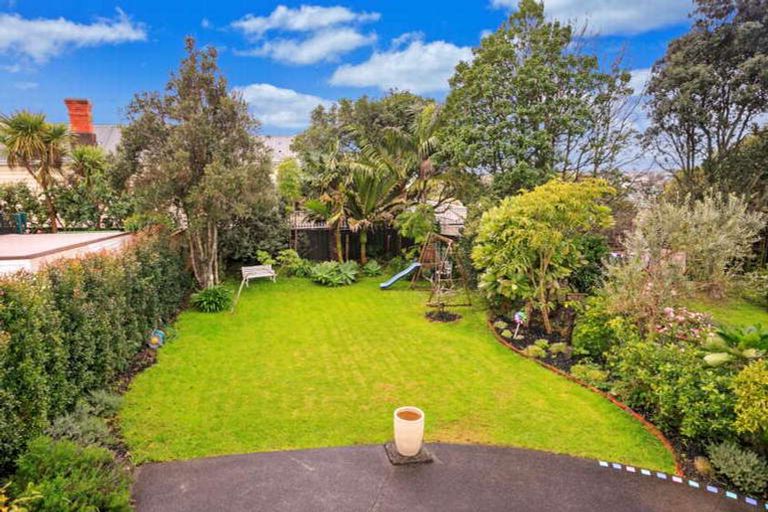 Photo of property in 112 Calliope Road, Stanley Point, Auckland, 0624