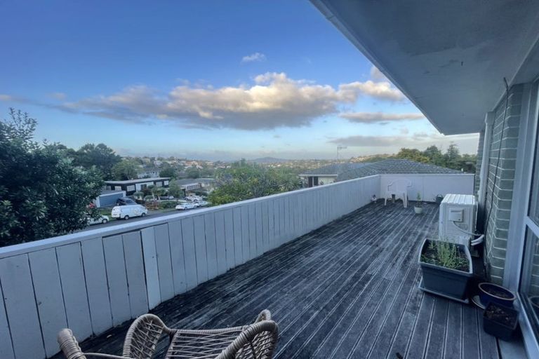 Photo of property in 28 Gretel Place, Hillcrest, Auckland, 0627