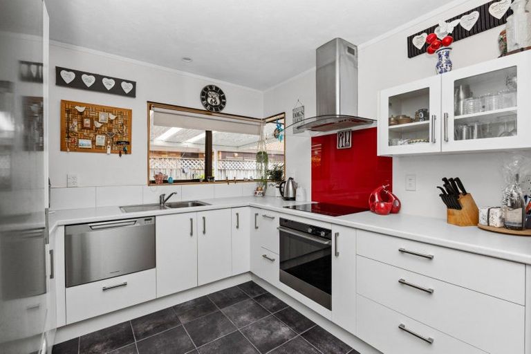 Photo of property in 53d Church Road, Taradale, Napier, 4112