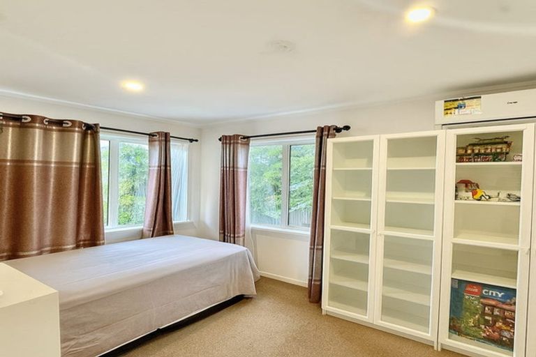 Photo of property in 61 Waimumu Road, Massey, Auckland, 0614