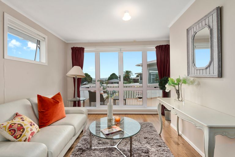 Photo of property in 10 Carole Crescent, Pakuranga, Auckland, 2010