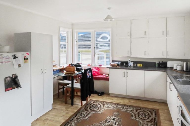 Photo of property in 77 Horoeka Street, Stokes Valley, Lower Hutt, 5019