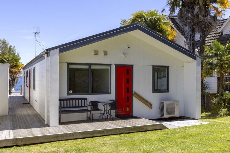Photo of property in 1/202 Lake Terrace, Waipahihi, Taupo, 3330