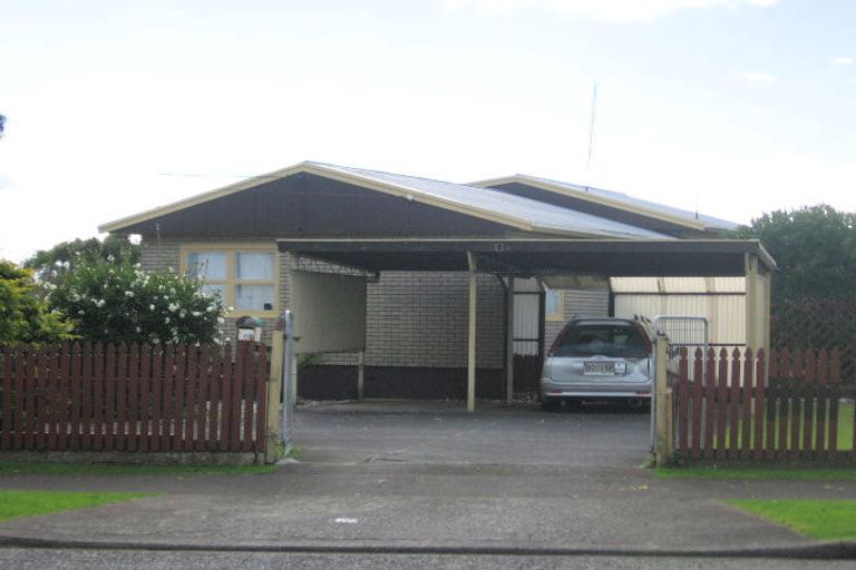 Photo of property in 109 Waimumu Road, Massey, Auckland, 0614