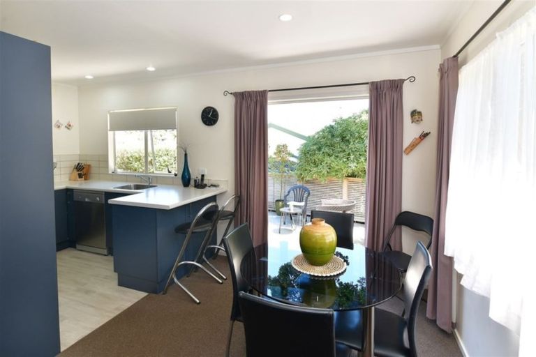 Photo of property in 1/4 Knott Road, Stanmore Bay, Whangaparaoa, 0932