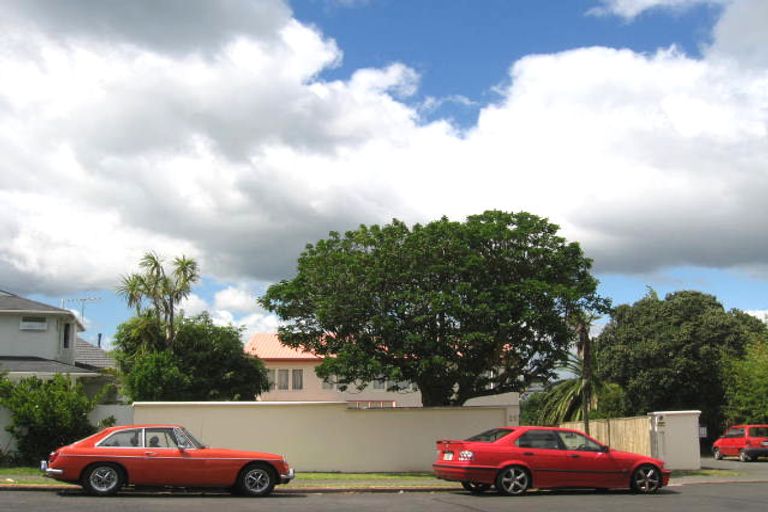 Photo of property in 25 Rangitoto Terrace, Milford, Auckland, 0620