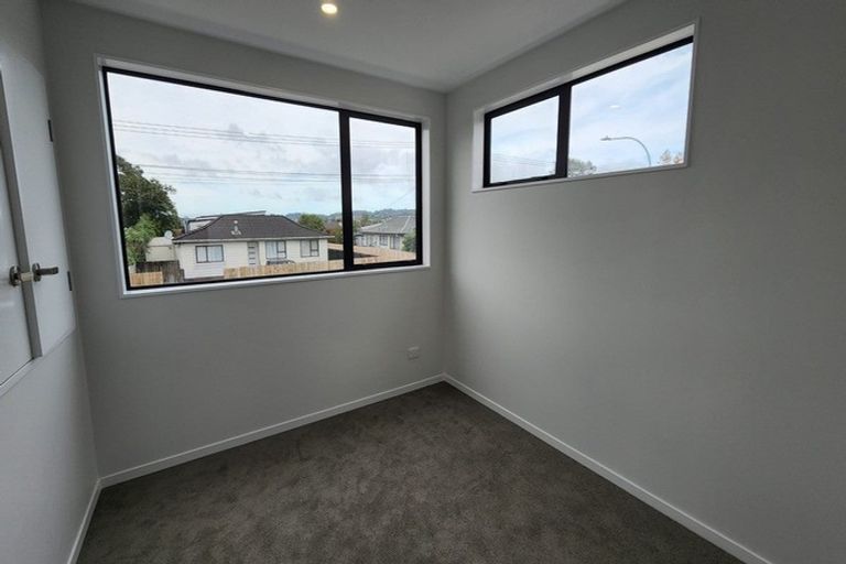 Photo of property in 3/119 Bruce Mclaren Road, Henderson, Auckland, 0612