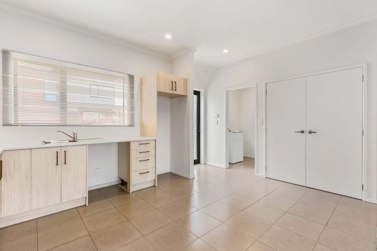 Photo of property in 2 Fermi Lane, Papakura, 2110