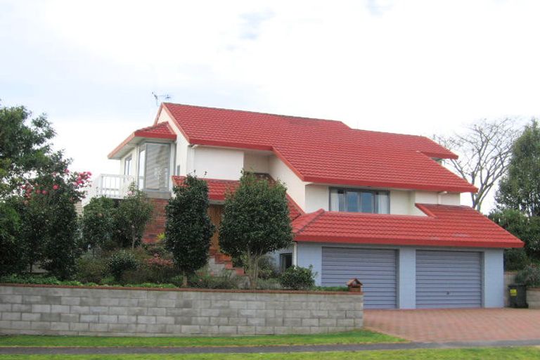Photo of property in 8 Dallinger Street, St Andrews, Hamilton, 3200