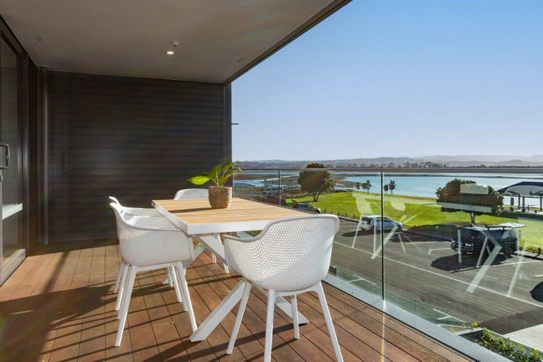 Photo of property in 306/7 Humber Street, Pandora, Napier, 4110