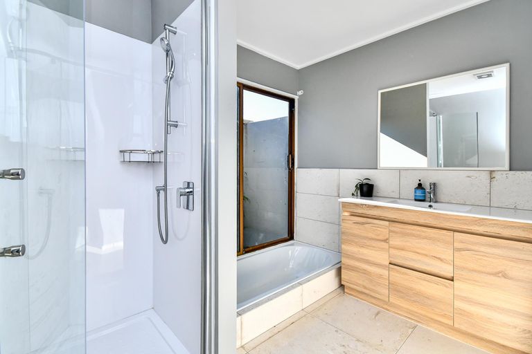 Photo of property in 24 Magnolia Avenue, Opaheke, Papakura, 2113