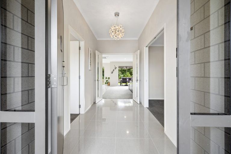 Photo of property in 12 Anderson Way, Highlands Park, New Plymouth, 4312