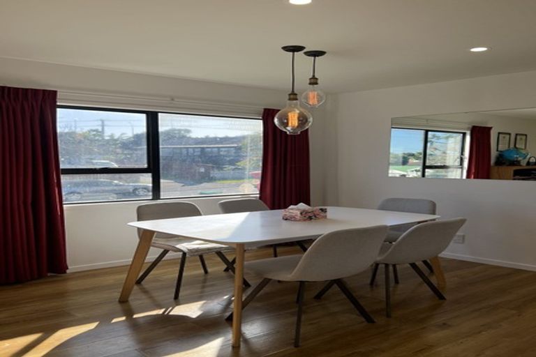 Photo of property in 40 Santiago Crescent, Unsworth Heights, Auckland, 0632