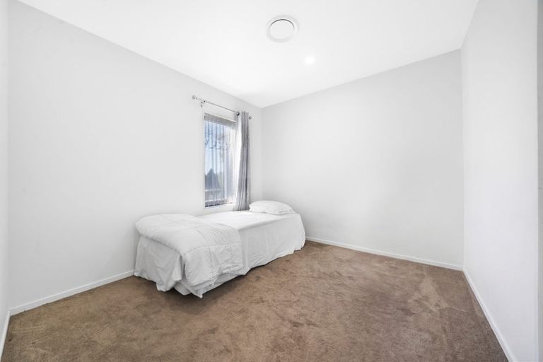 Photo of property in 24a Grande Vue Road, Papatoetoe, Auckland, 2025