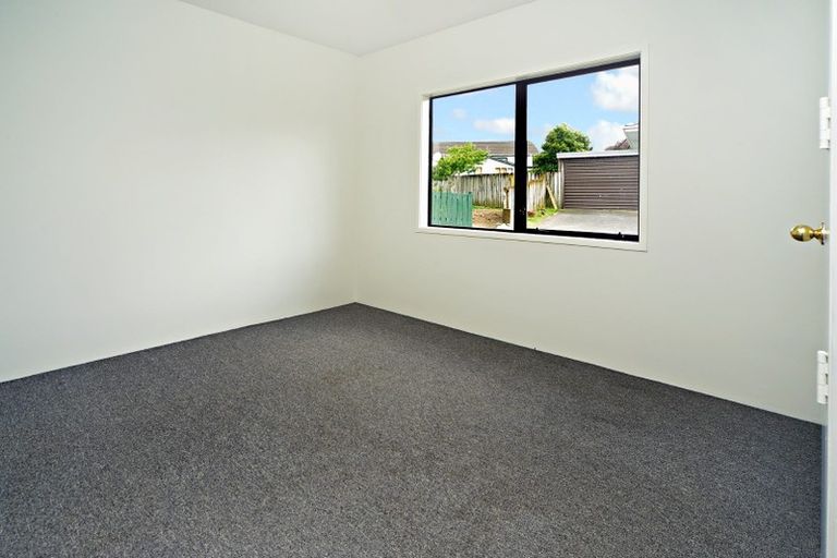 Photo of property in 2/11 Anglers Way, Wattle Downs, Auckland, 2102