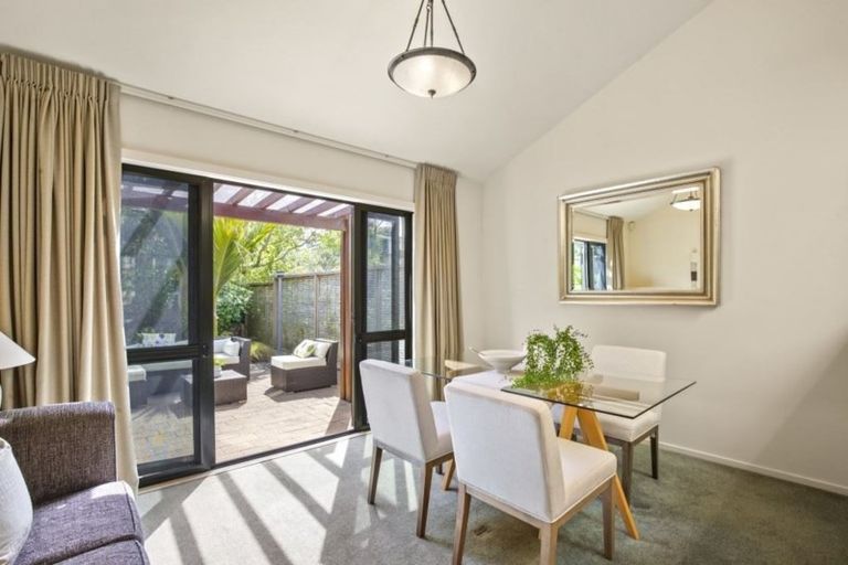 Photo of property in 10/8 Tobago Place, Sunnynook, Auckland, 0620