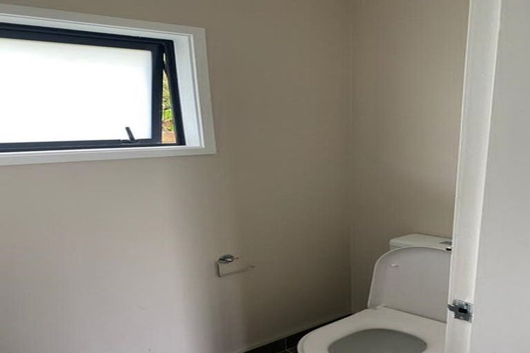 Photo of property in 8 Chetwode Grove, Newlands, Wellington, 6037