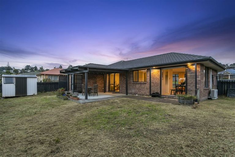 Photo of property in 35 Cabeleigh Drive, Helensville, 0800