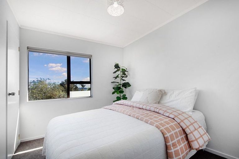 Photo of property in 2/25 Clearview Heights, Ranui, Auckland, 0612