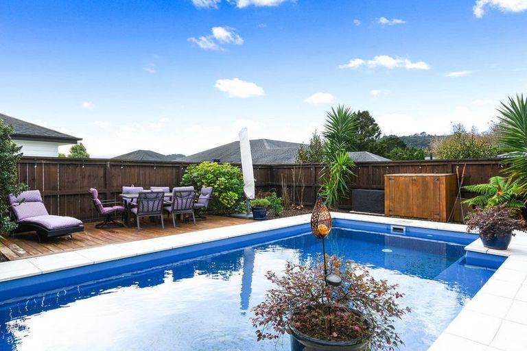 Photo of property in 16 Korako Drive, Kumeu, 0810