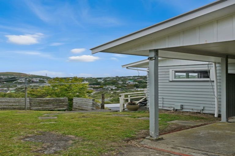 Photo of property in 34 Stewart Drive, Newlands, Wellington, 6037