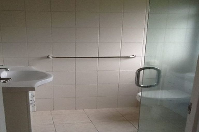 Photo of property in 41 Condor Place, Unsworth Heights, Auckland, 0632