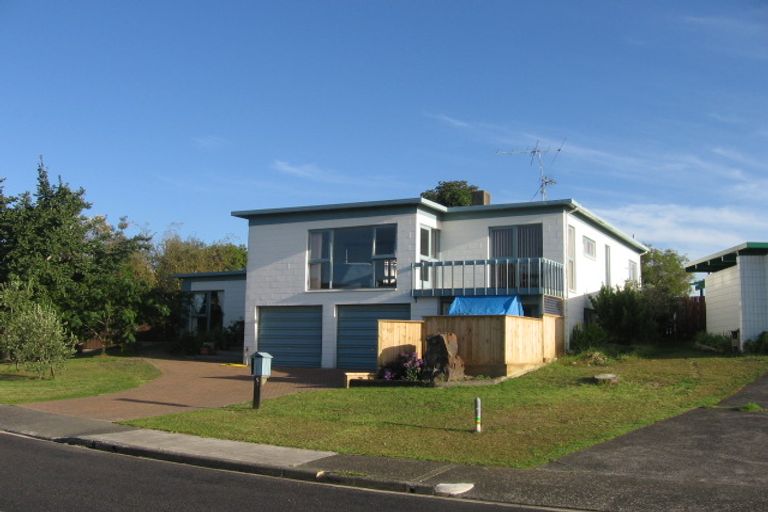 Photo of property in 6 Marcel Place, Glenfield, Auckland, 0629
