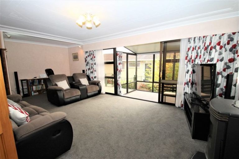 Photo of property in 16 Kinmont Crescent, Kinmont Park, Mosgiel, 9024