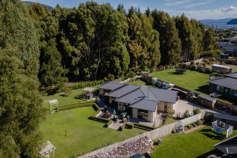 Photo of property in 16 Karaka Place, Kinloch, Taupo, 3377