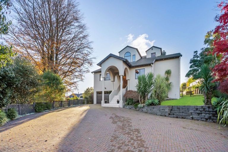 Photo of property in 4 Tupara Crescent, Kawaha Point, Rotorua, 3010