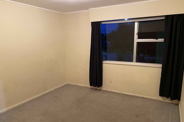 Photo of property in 111 Farquhar Road, Glendene, Auckland, 0602