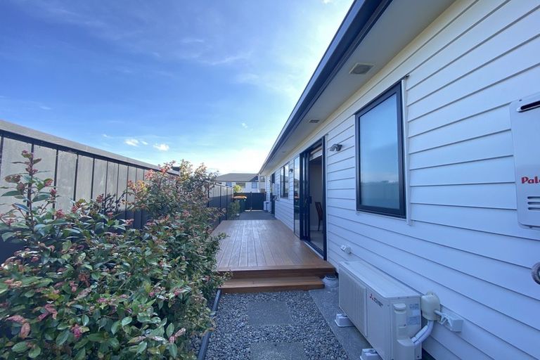 Photo of property in 1 Caldwell Place, Pinehill, Auckland, 0632