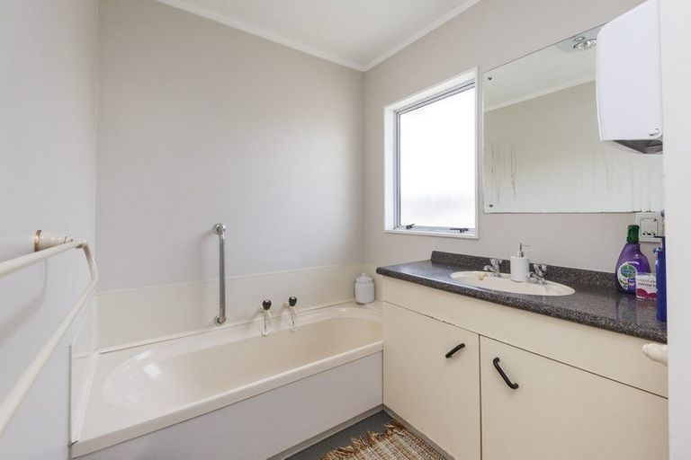 Photo of property in 38 Dalfield Place, Highbury, Palmerston North, 4412