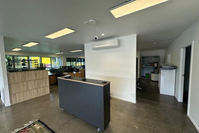 Photo of property in 1/415 Great South Road, Opaheke, Papakura, 2113