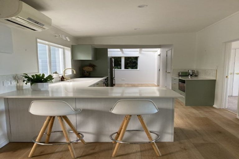 Photo of property in 60 Kauri Point Road, Laingholm, Auckland, 0604