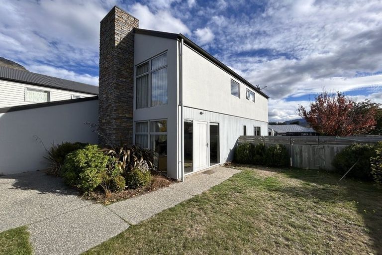 Photo of property in 2 Onslow Road, Lake Hayes, Queenstown, 9304