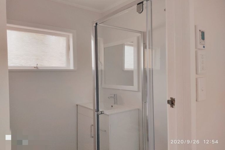 Photo of property in 1/4 Lynn Road, Bayview, Auckland, 0629