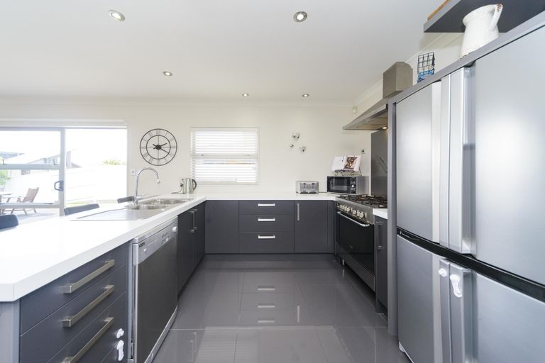 Photo of property in 20 Rosalie Terrace, Kelvin Grove, Palmerston North, 4414